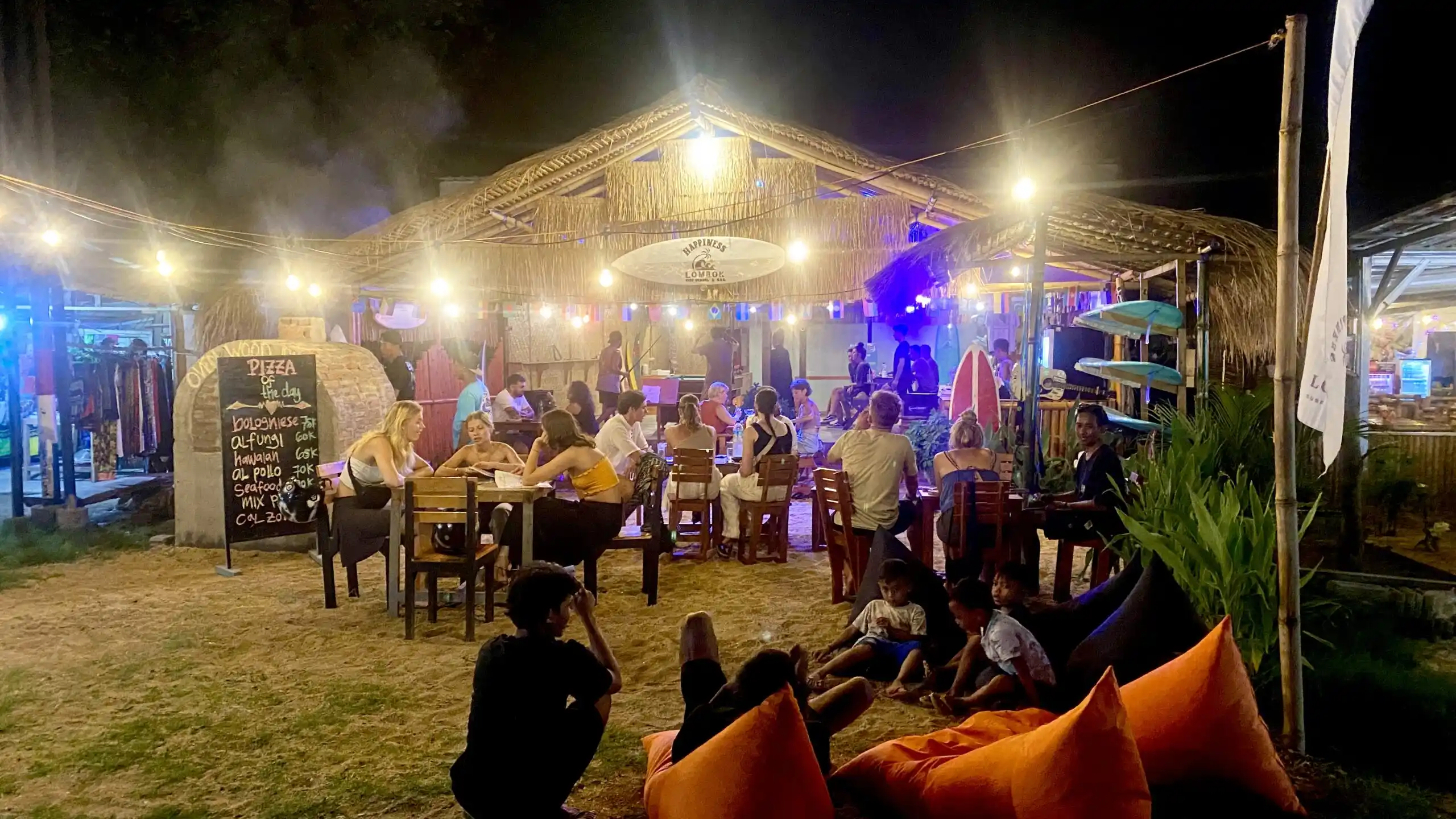 Bar and Restaurant Happiness Lombok